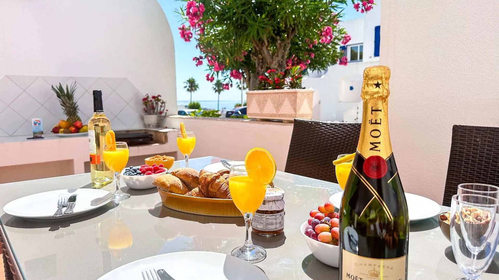 Ocean Breeze Windmill Condo By Becherish Albufeira Apartment