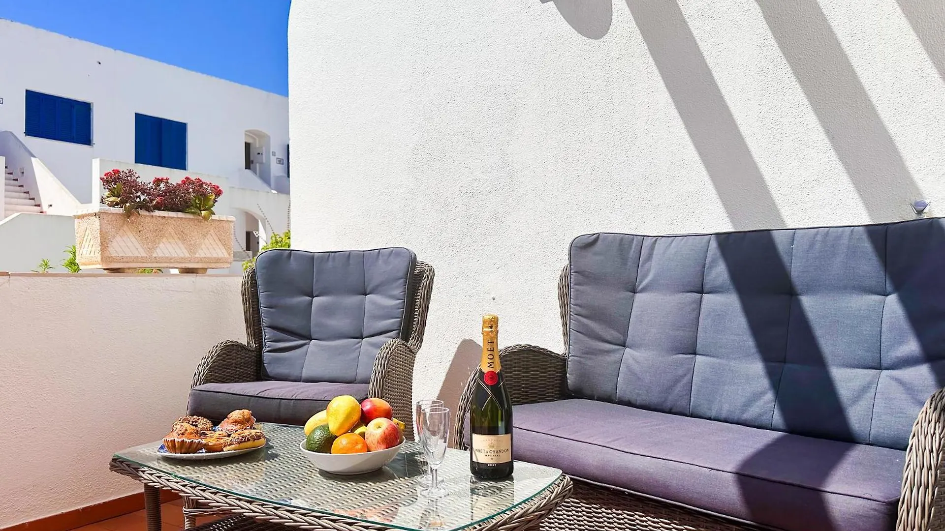 Ocean Breeze Windmill Condo By Becherish Albufeira Apartment
