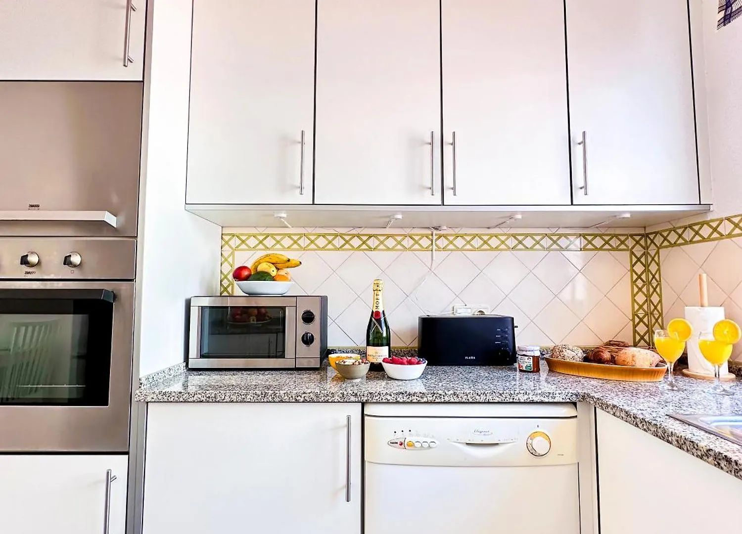 Ocean Breeze Windmill Condo By Becherish Albufeira Apartment