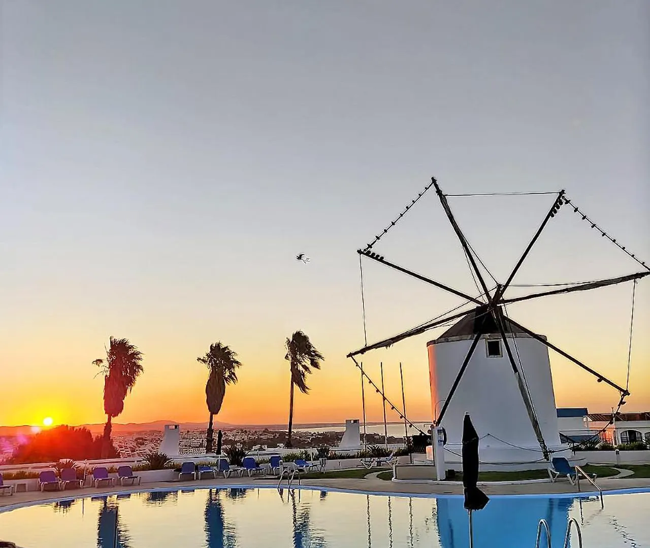 Ocean Breeze Windmill Condo By Becherish Albufeira Apartment